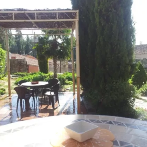 Fachada tradicional de alojamiento rural