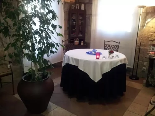 Dormitorio con decoración rústica en Valladolid